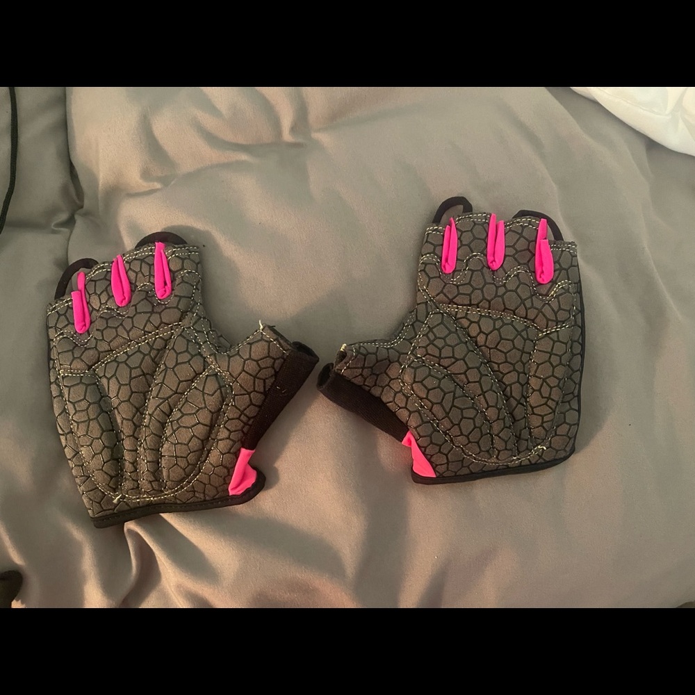 Womens brand new biking gloves.